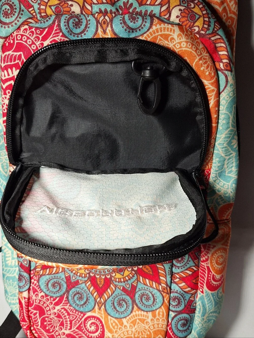 Vibedration Hydration Backpack w/o bladder -turquoise/orange pattern - Used
